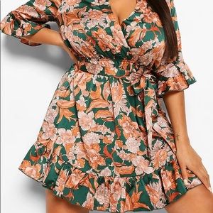 Boohoo Plus Size Green Floral Wrap Mini Dress 20